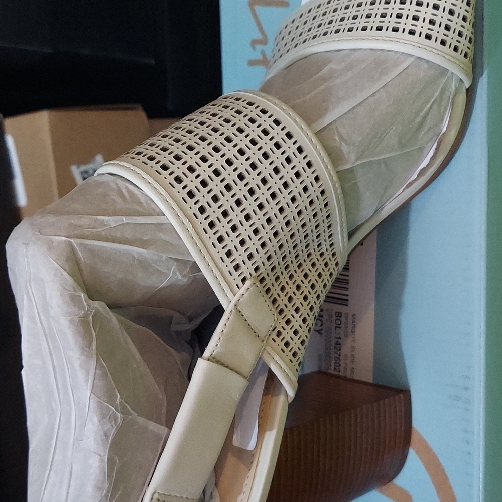 Cole Haan. Likes new.5 - Picture 7 of 7